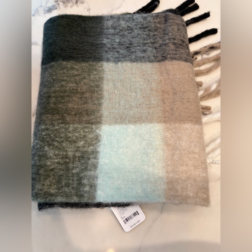 FREE PEOPLE - scarf - NEW WITH TAGS